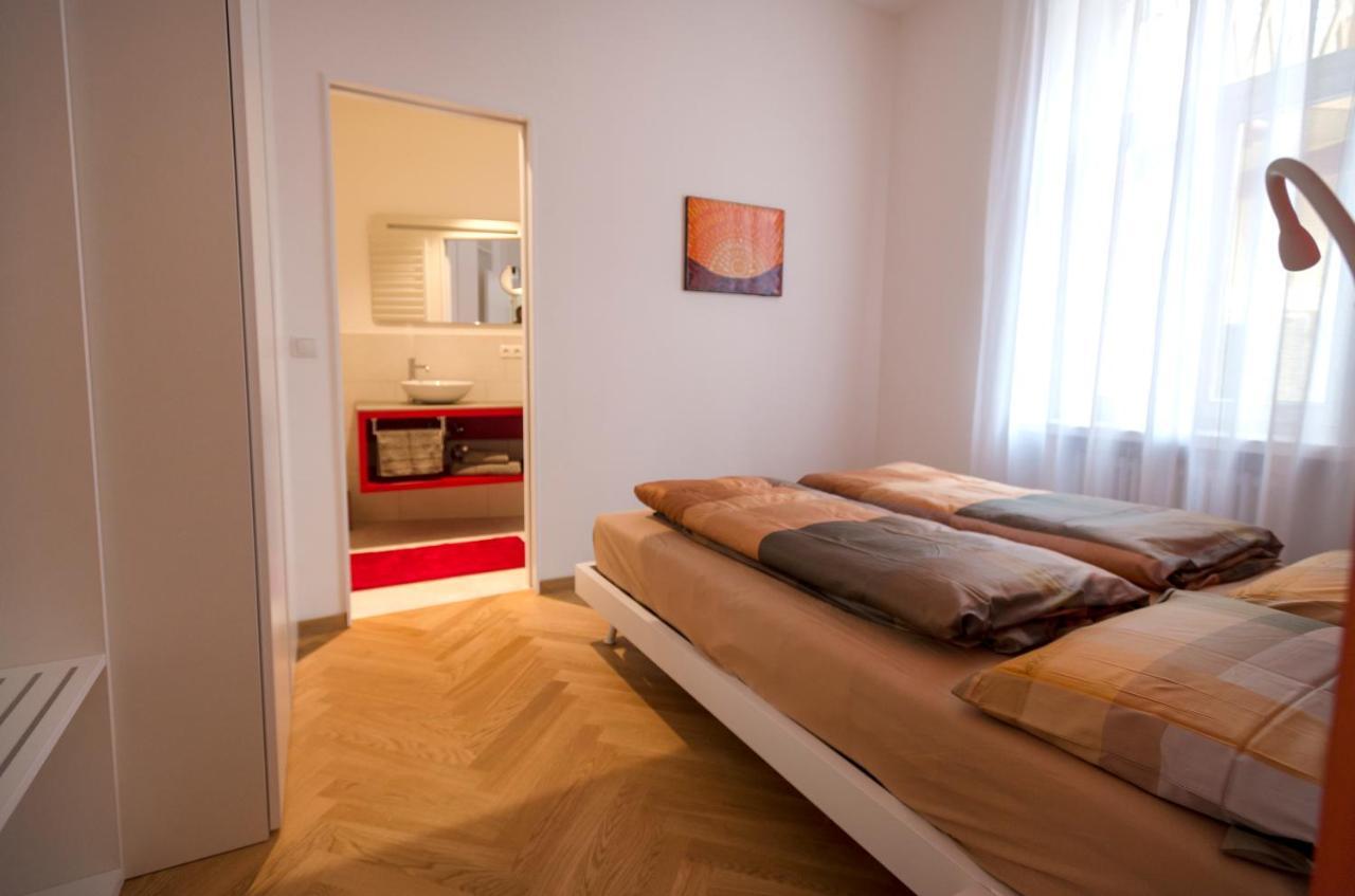 Apartment App110 *
